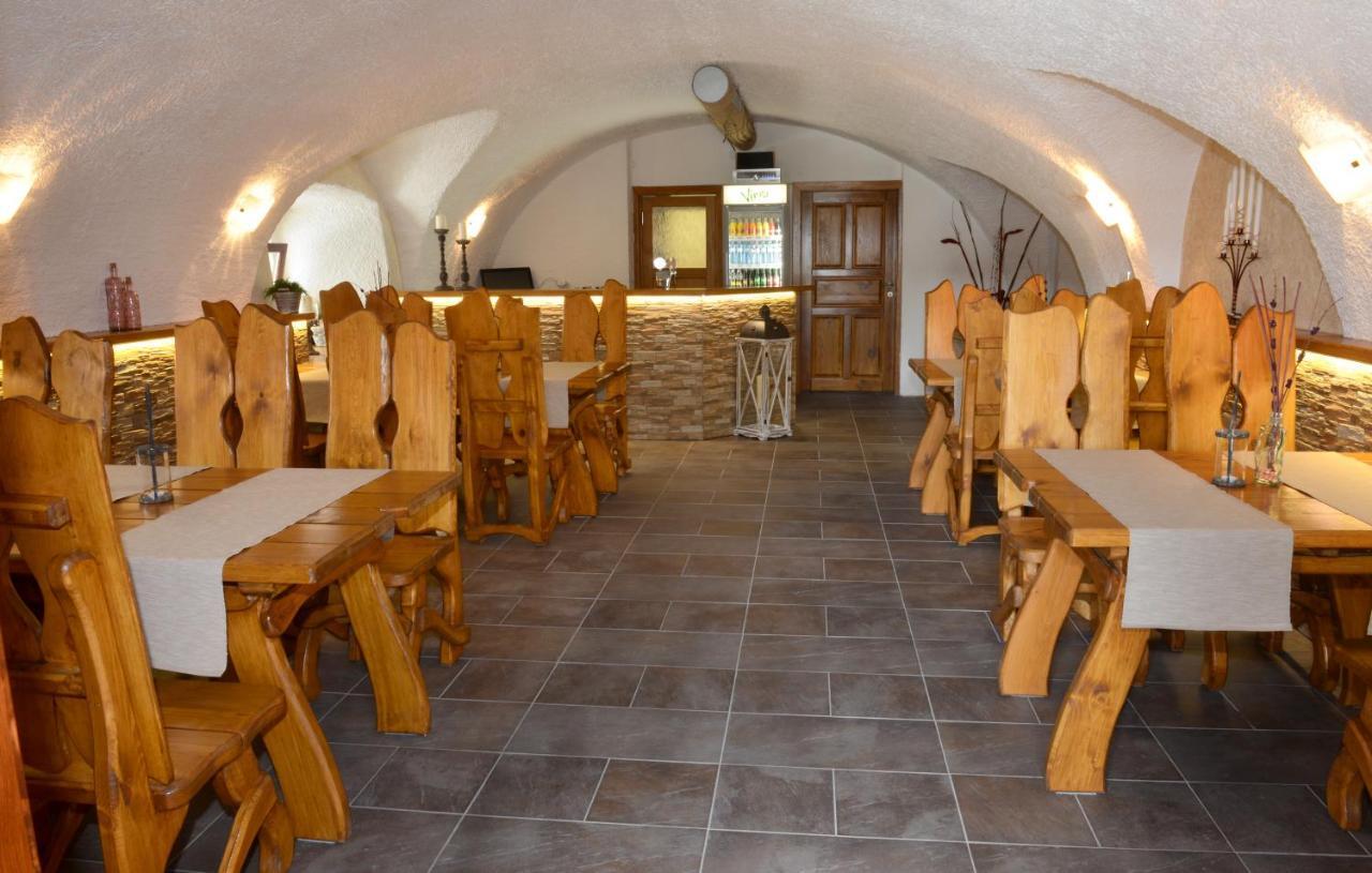 Hotel Restaurace a penzion pod hradem Zlín Exterior foto